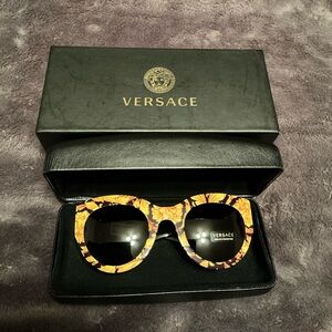 VERSACE 2018 TRIBUTE COLLECTION Sunglasses - Black and Gold Pattern